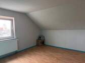Zimmer im Dachgeschoss - 