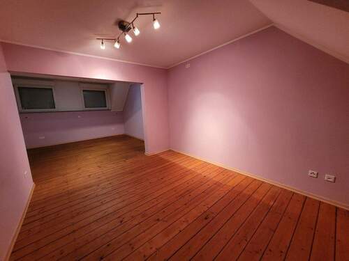 1 OG Ankleide Blick z Schlafz. - 