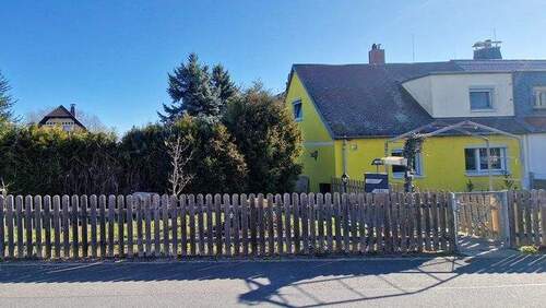 Haus Straßenseitig - 5 Zimmer Doppelhaushälfte in Wermsdorf