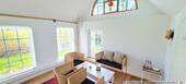 Stilvolles Wohnzimmer im Gästehaus - 