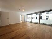 Wohnzimmer - 2 Zimmer Etagenwohnung zum Kaufen in München