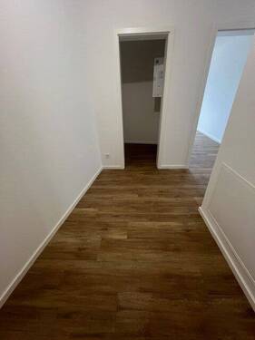 Flur mit Holzboden - 4 Zimmer Etagenwohnung zur Miete in Bamberg