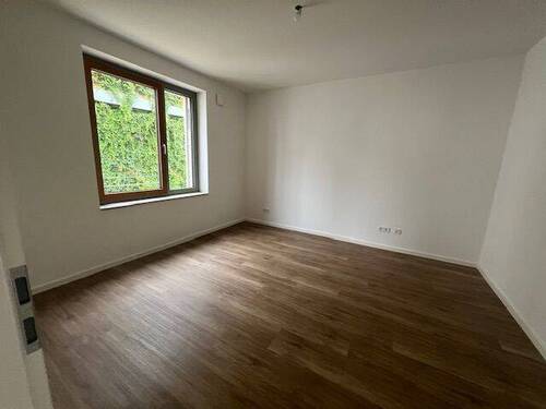 Leerer Raum mit Fenster - 