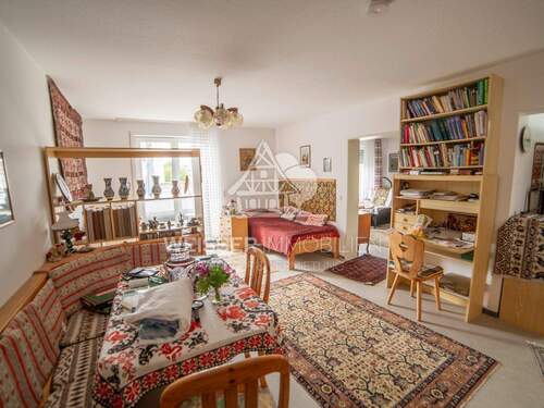 Wohnzimmer Ansicht 2 - 2 Zimmer Etagenwohnung in Erlangen