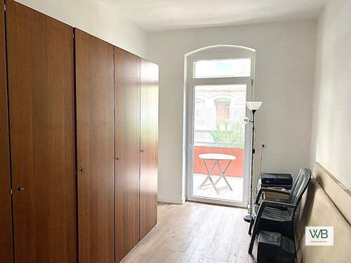 Zimmer vor dem Balkon - 