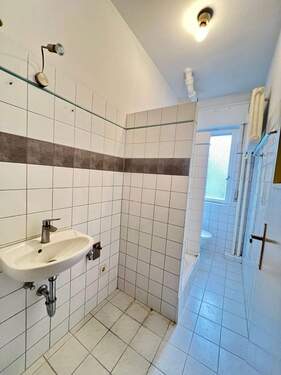 Badezimmer - Etagenwohnung mit 39,80 m&sup2; in Berlin zum Kaufen