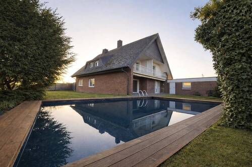 Bild 1 - Hochwertiges Zwei- bis Dreifamilienhaus mit vielfältigen Nutzungsmöglichkeiten