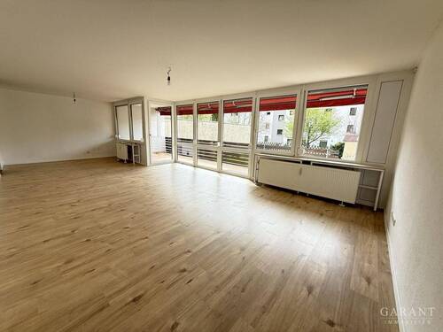 Wohn-Essbereich - 4 Zimmer Etagenwohnung zum Kaufen in Leonberg