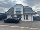 Titelbild - Charmantes Einfamilienhaus mit großem Garten, Doppelcarport und Garage in Porta Westfalica