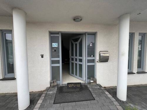 2 Eingang - 4 Zimmer Einfamilienhaus zum Kaufen in Porta Westfalica