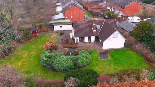 Luftbild - 6 Zimmer Einfamilienhaus in Heide
