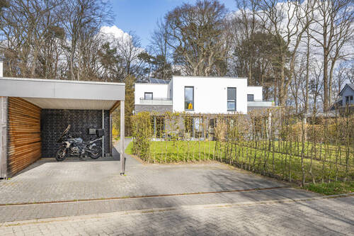 Carport und Ansicht - 5 Zimmer Doppelhaushälfte zum Kaufen in Adendorf