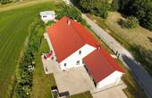 Haus Westseite - Traumhaftes, neuwertiges Landhaus mit A+ Energielevel in Massivbauweise und Alleinlage am Wald.