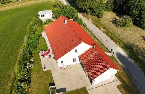 Haus Westseite - Traumhaftes, neuwertiges Landhaus mit A+ Energielevel in Massivbauweise und Alleinlage am Wald.