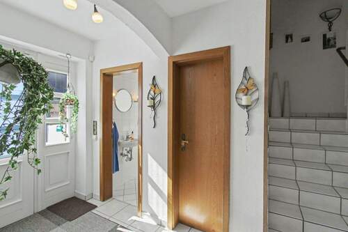 Eingangsbereich - Gepflegte Doppelhaushälfte mit Garten in der familienfreundlichen Vennheide