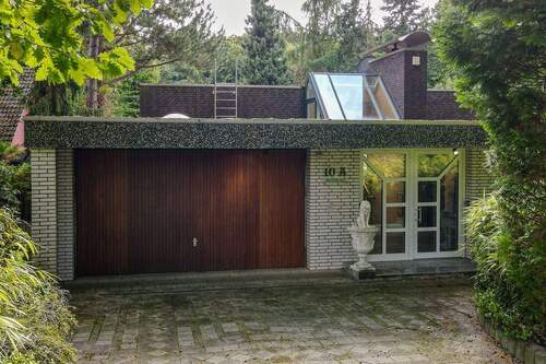 Eingangsseite mit Doppelgarage - 5 Zimmer Einfamilienhaus zum Kaufen in Hamburg Neugraben-Fischbek