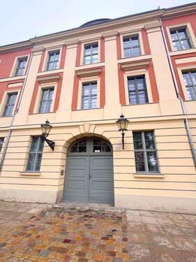Stadteingang zum Palais + zur Wohnung - Historisches Potsdam: LEBEN als Familie oder Single im bezugsfreien & liebevoll sanierten Baudenkmal