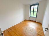 Helles Schlafzimmer mit guter Raumaufteilung - 