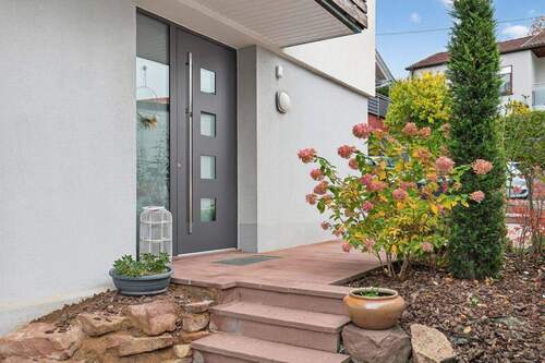 Eingangsbereich - 8 Zimmer Einfamilienhaus in Karlsruhe / Grünwettersbach