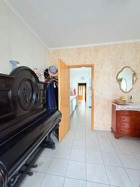 Blick vom Eingang durch die Küche - 