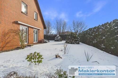 Giebelseite und Terrasse - 