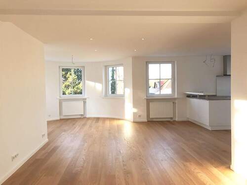 EG, 1.OG: Wohnen, Essen, Küche - 9 Zimmer Mehrfamilienhaus, Wohnhaus in Stuttgart