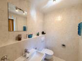  Gepflegtes Gäste-WC im Erdgeschoss - 