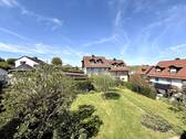 Herrlicher Blick über das gepflegte Gartengrundstück - 