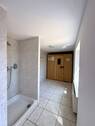 Privater Wellnessbereich mit Sauna und Dusche - 