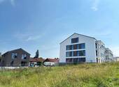 Außenansicht vom Schlittenberg - Baustand August 2025 - 3 Zimmer Etagenwohnung zum Kaufen in Markt Schwaben