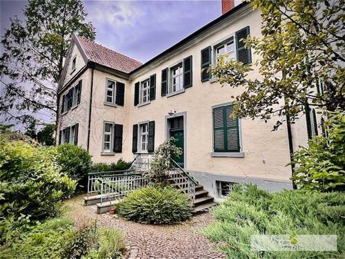 Vorderansicht der geschichtsträchtigen Immobilie - Gemütliches Wohnen & Wohlfühlen in Werl!