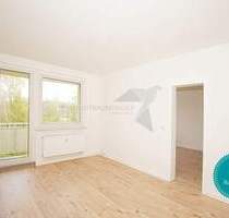 ! Neu renoviert & 1 Jahr Stellplatz geschenkt ! 3 Raum-Whg. mit tollem Tageslichtbad und West-Balkon - Chemnitz Ebersdorf