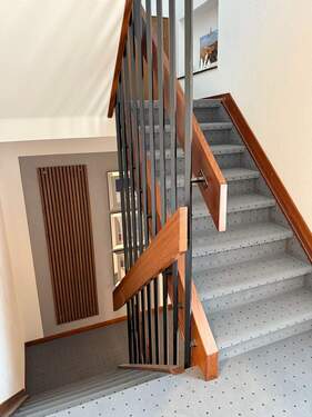 Treppenhaus - 3 Zimmer Etagenwohnung zur Miete in Bad Salzuflen