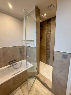 großer Duschbereich - 