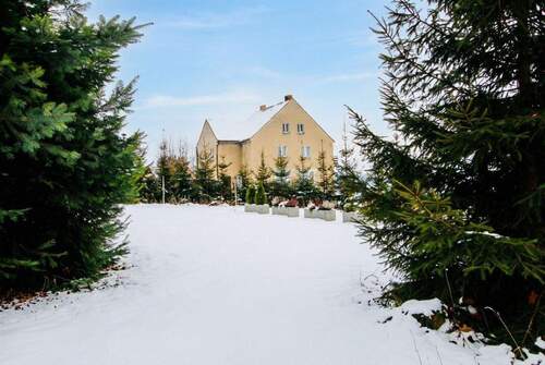 Blick vom Garten - 7 Zimmer Mehrfamilienhaus, Wohnhaus zum Kaufen in Burkau