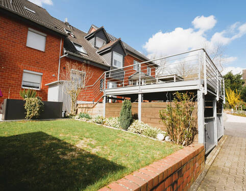 Hochterrasse mit Unterstand - 