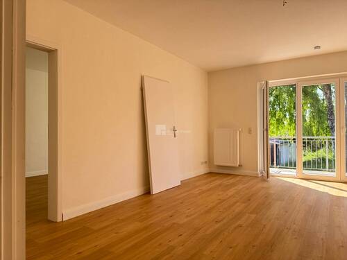 Aus dem Flur via Wohnzimmer zum 5. Zimmer sehend - 