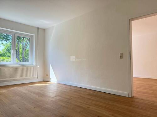 Aus dem 5. Zimmer zum Wohnzimmer sehend - 