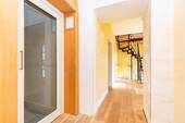 Flur zum Aufzug EG - 