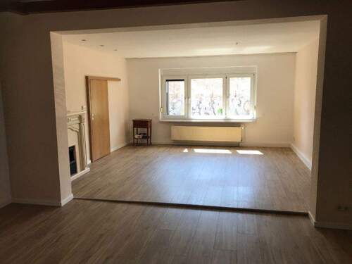 Wohn- u. Esszimmer 2 (Straßenseite) - 