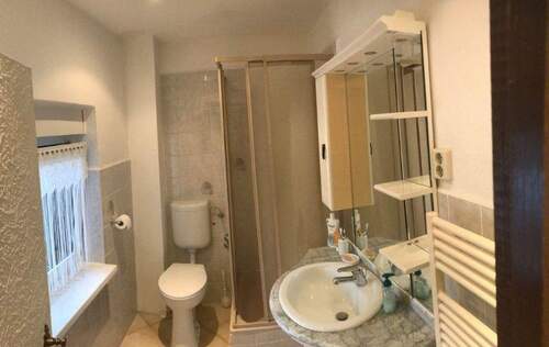 Bad 1 im EG mit Dusche - 