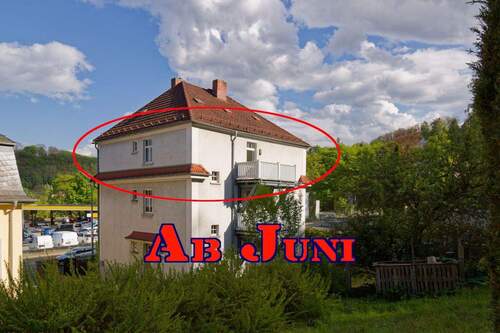 Ansicht - Etagenwohnung mit Balkon und Garage - Einbauküche möglich!