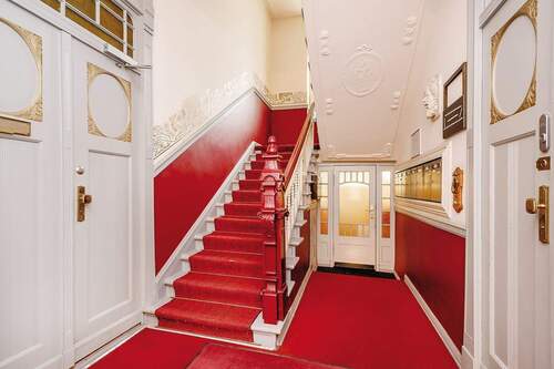 Treppenhaus - 5 Zimmer Etagenwohnung zum Kaufen in Berlin