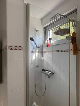 Bad mit Dusche - 
