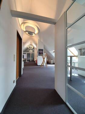 Bis zu 3 Arbeitsplätze in modernem 120 m² Gemeinschaftsbüro zu v - Büro in München