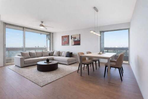 Wohnzimmer - 3 Zimmer Etagenwohnung zum Kaufen in Köln