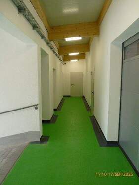 Flur zum Lagerraum - Einfamilienhaus in Neufahrn in Niederbayern zur Miete