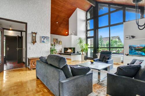 Wohn- und Essbereich mit Blick auf Kamin - 4 Zimmer Einfamilienhaus in Pfaffenhofen