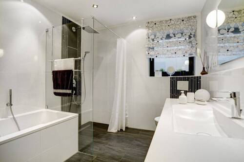 Badezimmer im Hanggeschoss - 