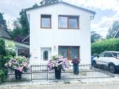 Eine kleine Garten-Villa - Modern angebaut, solide vermietet - Ihr Investment in Hanstedt